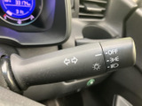 操作しやすいウインカーレバーで、安全な車線変更をサポート。ライトの操作もスムーズに行えます。