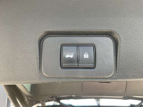 オートバックドアです。ボタンひとつでリアゲートが開け閉めできるので、荷物の出し入れなどに大変重宝します!
