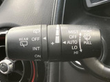 雨天時でもクリアな視界を確保できるワイパーレバー。操作も簡単で、運転に集中できます。様々なモードを切り替えられ、状況に応じた拭き取りが可能です。
