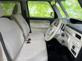 運転席は、シンプルで機能的なデザイン。視界が広く、運転に集中できます。快適な座り心地で、長距離ドライブも疲れにくいです。