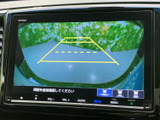 後方確認をスムーズにするモニター画面。狭い場所での運転や駐車も安心です。安全運転をサポートします。