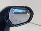 ウインカーミラーにはBSM(ブラインドスポットモニター)を搭載。隣を走る車両が死角に入るとLEDインジケーターを点灯。また、ウィンカーを出すとインジケーターも光って点滅!注意を促してくれます