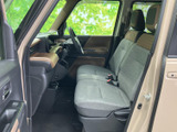 運転席からの視界は広く、運転操作もスムーズに行えます。使いやすい配置で、快適なドライビングをサポートします。ぜひ一度、運転席に座ってみてください。