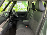 ドライバーの視界を妨げない、広々とした室内空間。快適な運転環境を実現します。操作性にも優れ、運転に集中できます。
