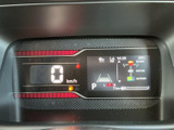 視認性の高いメーター類が、運転に必要な情報を的確に伝えます。運転に集中できる、シンプルで洗練されたデザインです。