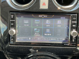 通信ユニット内蔵の日産純正メモリーナビ(MM319D-W)装備、音声対話検索やスマホアプリと連動などに対応した高機能ナビ。高精細液晶による高画質、多彩なメディア再生。