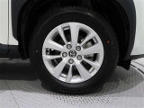 アルミホイールを装備、タイヤサイズは205/65R16です。