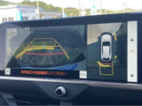 狭い場所での運転も安心。後方の状況を画面で確認できるので、安全な駐車をサポートします。ガイドライン表示で、距離感もつかみやすいのが魅力です。