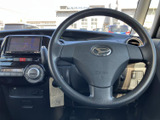握りやすいステアリング形状で、運転操作をサポート。操作性やハンドリングを考慮した設計が、快適なドライブを実現します。