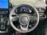 インテリアに合わせたデザインのステアリングは、運転される方のことも考え、運転しやすい形状、大きさです。是非一度、実際に触ってお確かめください。
