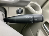 操作しやすいウインカーレバーで、スムーズな車線変更をサポート。安全確認と合わせて、確実な意思表示をしましょう。