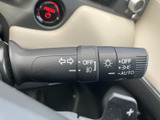 操作しやすい位置に配置されたウインカーレバー。軽快な操作感で、スムーズな車線変更や右左折をサポートします。