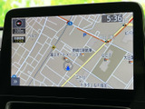 高精細な地図表示で、目的地までの道順をわかりやすく案内してくれます。渋滞情報も確認でき、スムーズな移動を支援します。