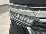 LEDヘッドライトは、点灯の瞬間から最大光量を発揮し、突然暗くなるトンネルなどでの安定感を高めます。