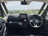 視界広々で運転しやすいインパネ