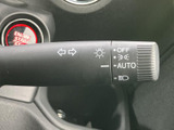 操作しやすいウインカーレバーで、安全な車線変更をサポート。オート機能も搭載し、快適な運転をサポートします。