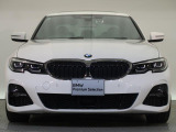 【キドニーグリル】BMWの代名詞。一目見ただけでBMWであると認識できる確固たるアイコンとして存在感を放ちます。