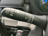 雨天時でもクリアな視界を確保し、安全な運転をサポート。操作も簡単で、状況に応じて適切なワイパー操作が可能です。