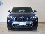 【キドニーグリル】BMWは約90年もの間、ほぼ全ての車両にひと目でBMWだと分かるこの特徴的なフロントグリルが備えられ、デザイン・アイコンとして親しまれてきました。