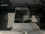 運転席側にドリンクホルダーあります!運転中でも手が届きやすい位置にあって便利です♪