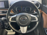 【純正革巻きステアリング】上質な革を使用することで、手にしっかり馴染みとても運転しやすいハンドルです♪