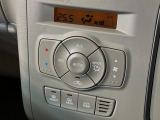 【オートエアコン】一度お好みの温度に設定すれば、車内の温度を検知し風量や温度を自動で調整。暑い&hellip;寒い&hellip;と何度もスイッチ操作をする必要はありません。快適な車内空間には必須の機能ですね♪