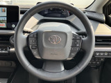 握りやすい形状で、運転操作を快適にサポートします。ステアリング操作がしやすく、運転の楽しさを高めます。