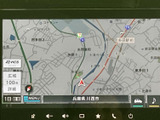 鮮明な地図表示で、運転に集中しながらもスムーズなナビゲーションが可能です。周辺情報も確認しやすく、目的地までの道順をサポートします。