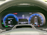 わかりやすいデザインのメーターパネル。車両情報が一目で確認でき、運転に集中できます。視認性に優れ、安全運転をサポートする機能が充実しています。
