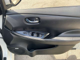 パワーウィンドウ装備です。運転席はオートになっているので、ワンタッチ開閉することが出来ます。