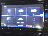 センターパネルにスッキリと収まった純正オーディオ(フルセグTV搭載、MusicRack機能搭載)です。お気に入りの音楽を聴きながら楽しいドライブをお楽しみください。