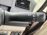 操作しやすいウインカーレバーで、安全な車線変更をサポートします。直感的に操作できるので、運転がより快適になります。