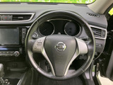 握りやすいステアリングは、運転操作をスムーズにします。快適なドライビングポジションを実現し、安全運転をサポートします。