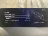 車線逸脱警報システムは、走行中にカメラで車線を検知して、自車が車線から逸脱する可能性があると判断した場合に、警報によりドライバーに通知します。