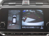 アラウンドビューモニター(車両を上から見たように表示)装着で車庫入れをサポート