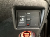 【片側パワースライドドア】片側がパワースライドドアになっており、運転席のスイッチやスマートキーでも開閉が可能です!開口部も広いので乗り降りも楽々♪