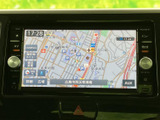 鮮明な地図表示で、目的地までの道順を分かりやすく案内。渋滞情報も確認できるので、スムーズな移動が可能です。