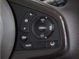 ◆アダプティブクルーズコントロール◆予め設定した車速内でクルマが自動的に加減速。前走車との適切な車間距離を維持しながら追従走行します。【LKAS】車線維持支援システムでステアリング操作を支援。