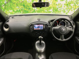 運転席からの視界は良好で、運転に集中できます。シンプルで使いやすい操作性で、快適なドライブをサポートします。座り心地も抜群です。