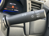 操作しやすいウインカーレバーで、スムーズな合図が行えます。安全運転に欠かせない機能です。確実な操作で、周囲に意思表示しましょう。