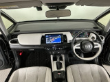 【前方視界】開放的な前方視界!運転がしやすく疲れにくいです♪窓が大きく、見通しがとっても良いおクルマですよ♪