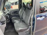 運転席からの視界は良好で、運転操作もスムーズ。快適なドライビングをサポートする空間設計です。