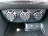 快適オートエアコン付♪設定温度をキープし車内を快適な温度に保ちます♪