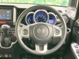 【純正革巻きステアリング】上質な革を使用することで、手にしっかり馴染みとても運転しやすいハンドルです♪