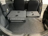 リアシートも簡単格納ができ、大きな荷物もらくらく収納できます!