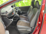 ドライバーの視界を妨げない、見やすいメーターパネル。運転に集中できる、快適な運転環境です。