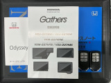 スマートキーは鍵をバッグに入れたままでもドアロックの開閉やエンジンのON・OFFができます。夜間や雨の日も鍵を探さなくて良いので便利です。