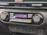 オートエアコンで温度を設定するだけで快適な車内環境を維持することができます!