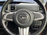 握りやすいステアリングは操作性も抜群。スムーズなハンドリングで、運転の楽しさを高めます。