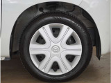 【ホイールキャップ】車に良く似合う純正ホイールキャップが装備されています。ノーマルタイヤ、スタッドレスタイヤも広島マツダにお任せください。